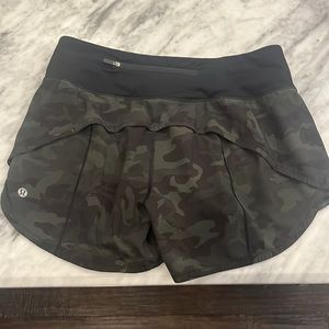 Lululemon 4” speed up shorts camo size 6